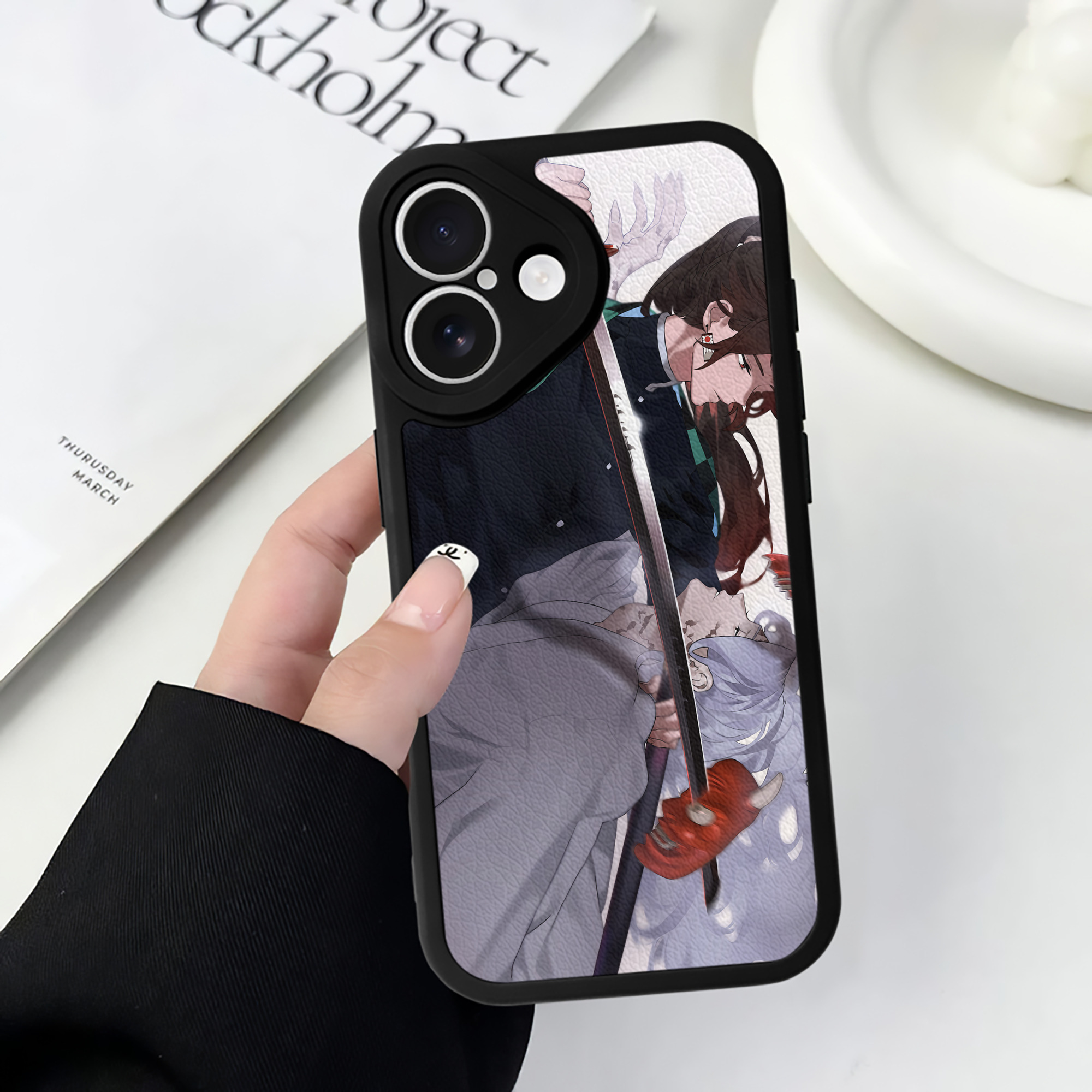 （画像用） 鬼滅の刃（きめつのやいば）竈門 炭治郎／かまど たんじろう Kamado Tanjirou 【iPhone 16シリーズ対応】シリコンスマホケース（レザー調） 材質：シリコン
